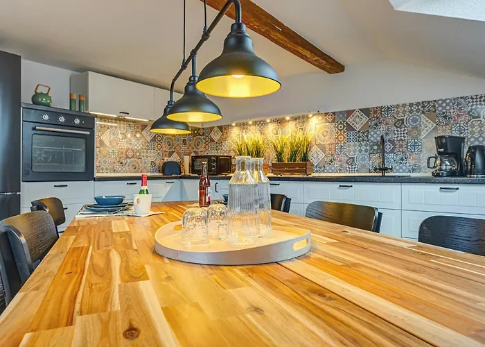 Residenz Unter Den Linden Falke